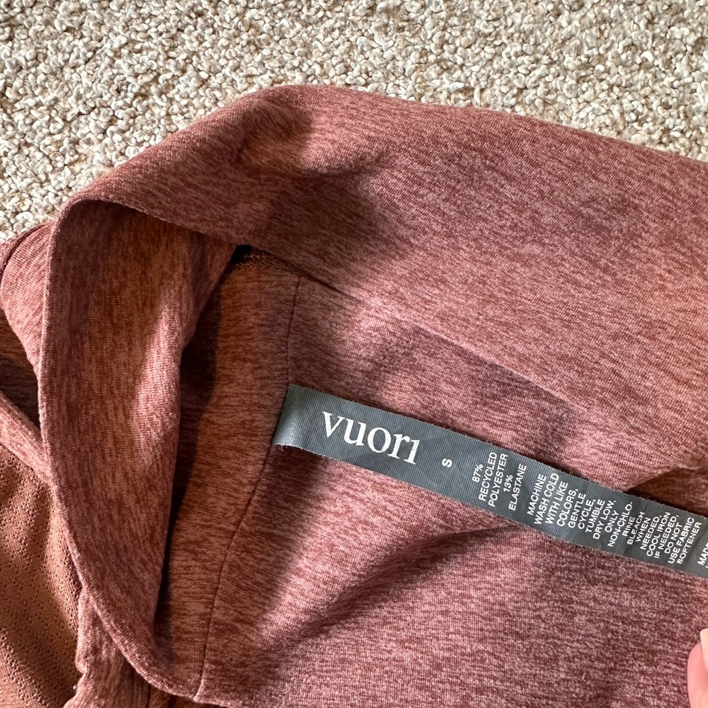 VUORI elevation hazelnut Sports Bra & Leggings Set
Gently used.
Top L
Bottom S - Picture 9 of 10